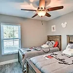 Mickeys Landing - Luxurious 4Br With 2 Master Suites, Privacy Fenced Pool & Hot Tub Bbq Game Rm 2 Miles To Disney!